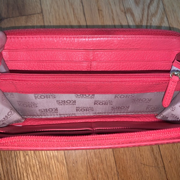 pink michael kors wallet - Picture 4 of 5